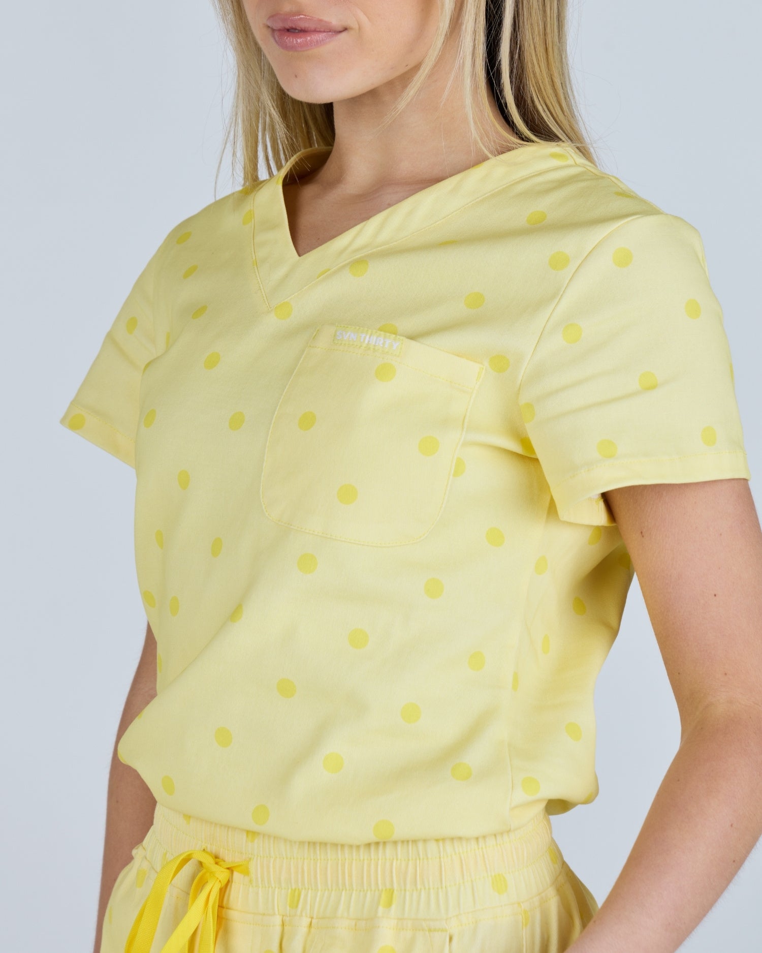 Tuck-In Scrub Top Butter Cream Polka